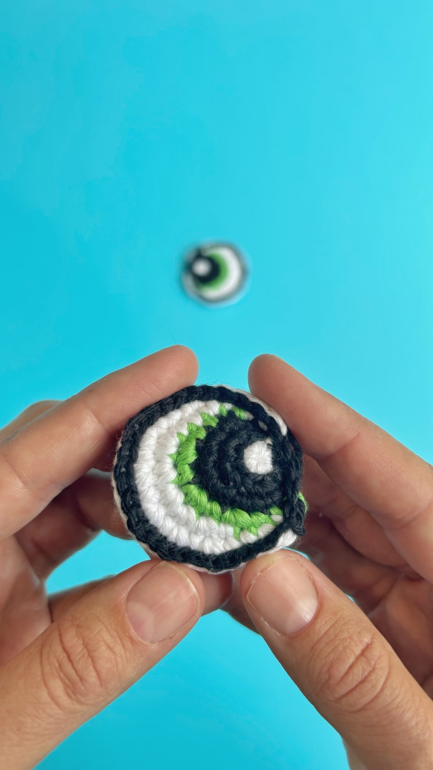 Digital crochet pattern - Round Cartoon eye